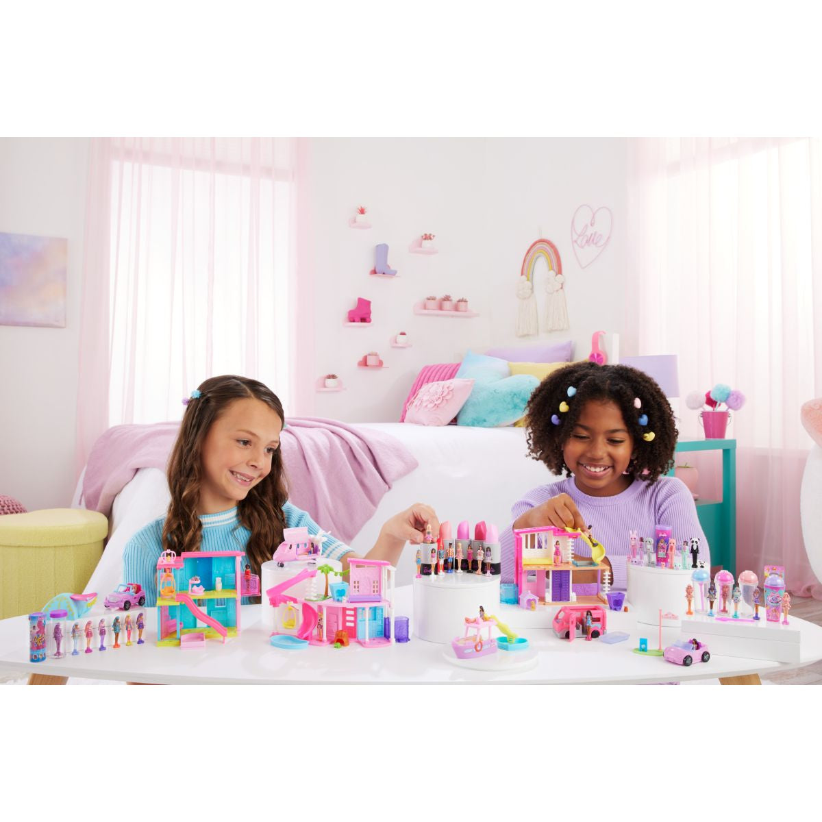 Mattel HYF44 - Barbie - Mini Barbie Land - Mini Spielset mit Puppe und Zubehör, verschiedene Modelle