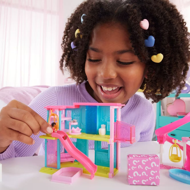 Mattel HYF44 - Barbie - Mini Barbie Land - Mini Spielset mit Puppe und Zubehör, verschiedene Modelle
